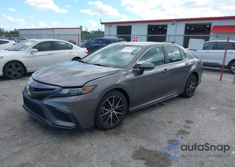 2022 Toyota Camry Se z USA, uszkodzony, nr VIN 4T1G11AK1NU062276